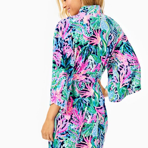 NWT LILLY PULITZER SET ELAINE VELOUR ROBE & MATCHING CARRYALL BRINGING MERMAID B - Picture 3 of 6
